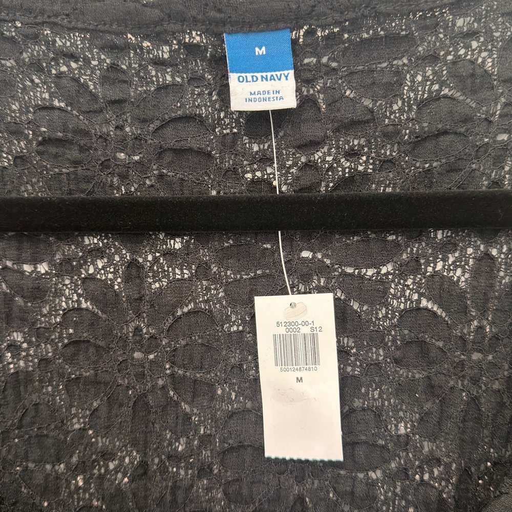 Old Navy Textured Lace Scoop Neck Top - Picture 5 of 13